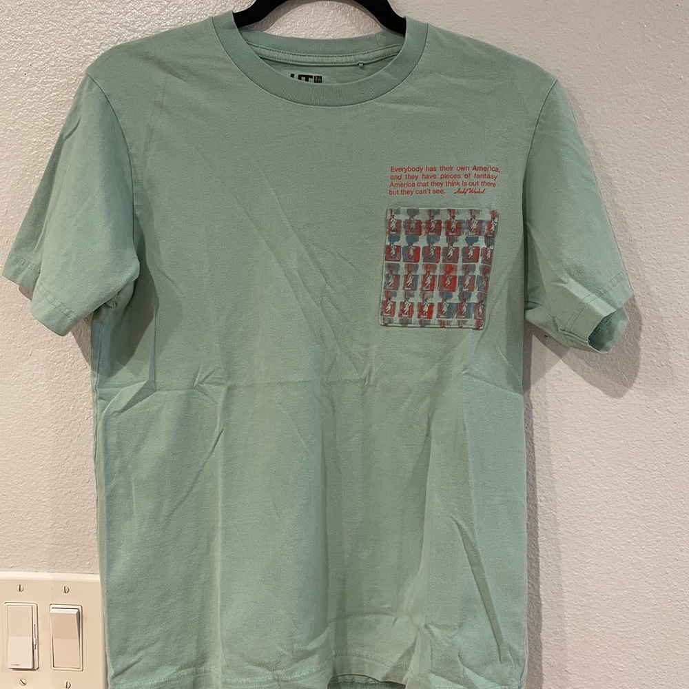Uniqlo short T-shirt. Boys. Size Small.